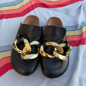 Source Unknown Black Slip-On Loafers with Gold Chain Accent